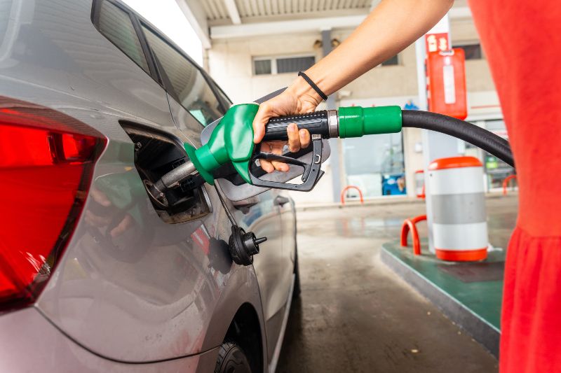 10 Consejos Prácticos para Ahorrar Combustible en tu Coche